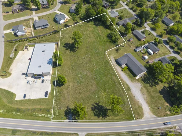 621 McMurry Blvd E, Hartsville, TN 37074