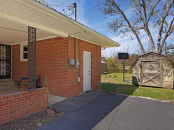 2nd image of 703 Franklin Dr