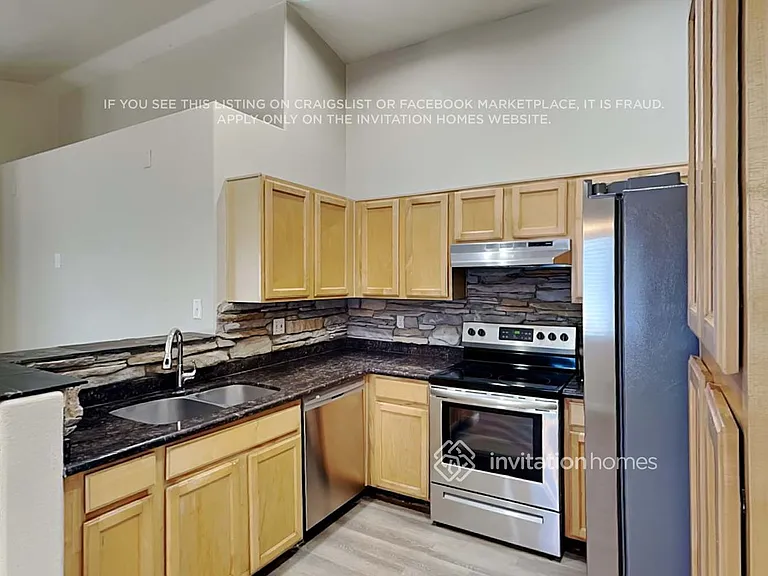 519 N Adelle — Photo 8