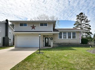 1303 E Ironwood Dr, Mount Prospect, IL 60056