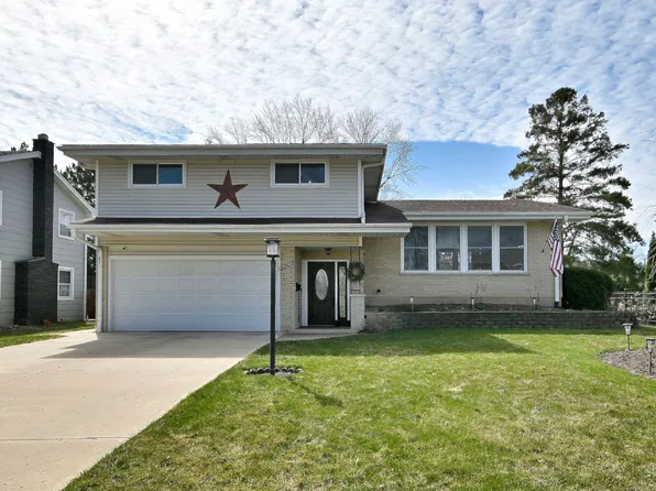 1303 E Ironwood Dr, Mount Prospect, IL 60056