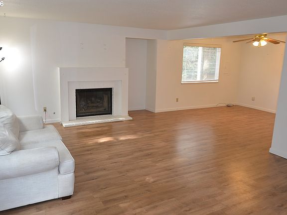 3rd image of 1601 NE 113th St APT 313