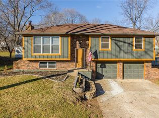 113 SE Castlerock Dr, Blue Springs, MO 64014