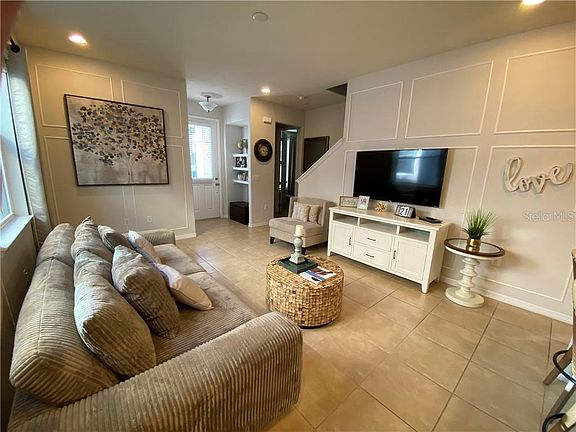 2nd image of 2923 Windmill Dr