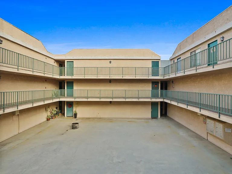 Bush Apartments — Photo 7