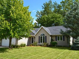 1350 John St, Sycamore, IL 60178