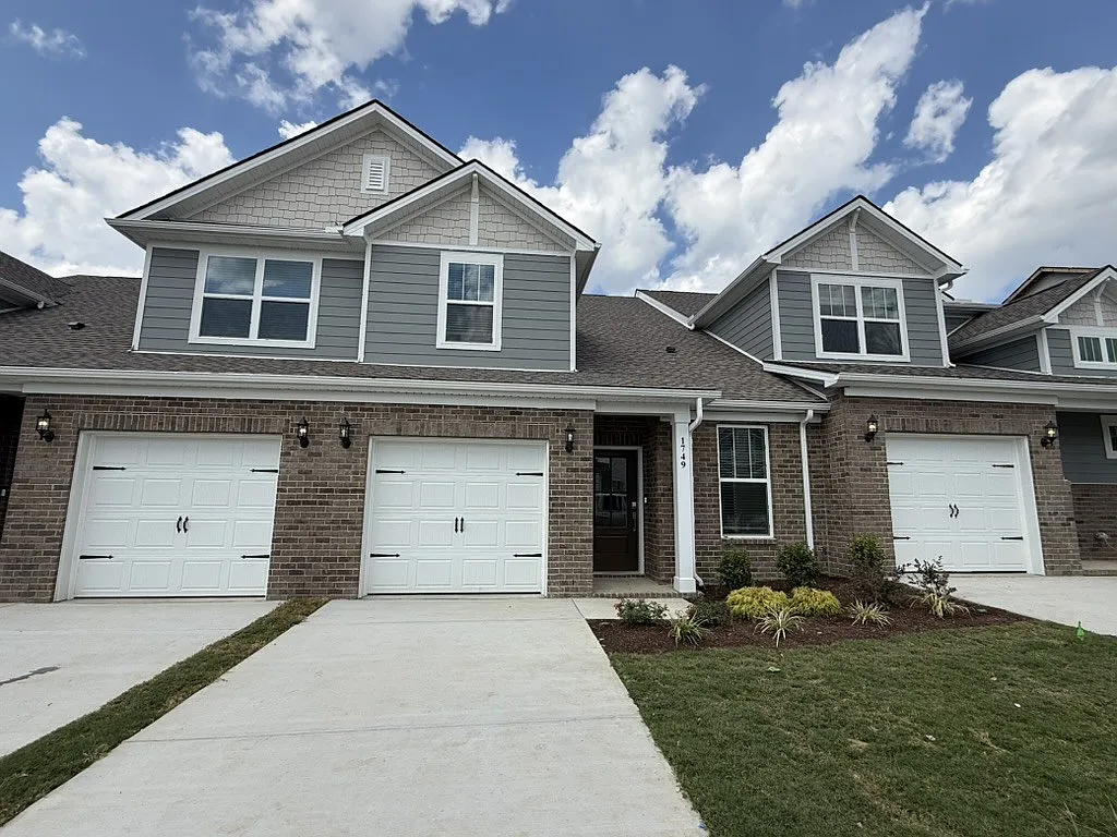 3 bed, 2.5 bath, 1846 sqft, $1,995 — Photo 1