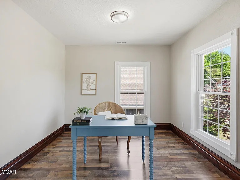 402 N Wall Ave — Photo 43