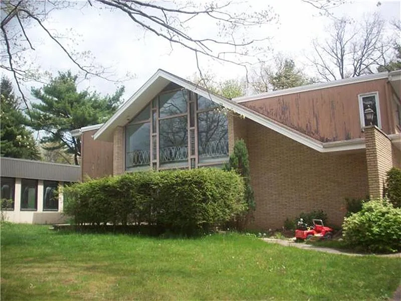 445 Crescent Rd photo 1