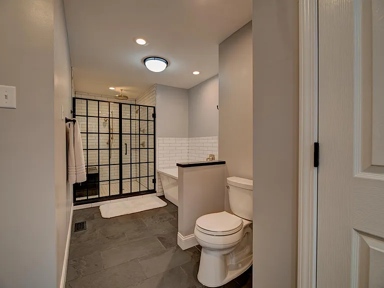 10490 Frontenac Woods Ln — Photo 37
