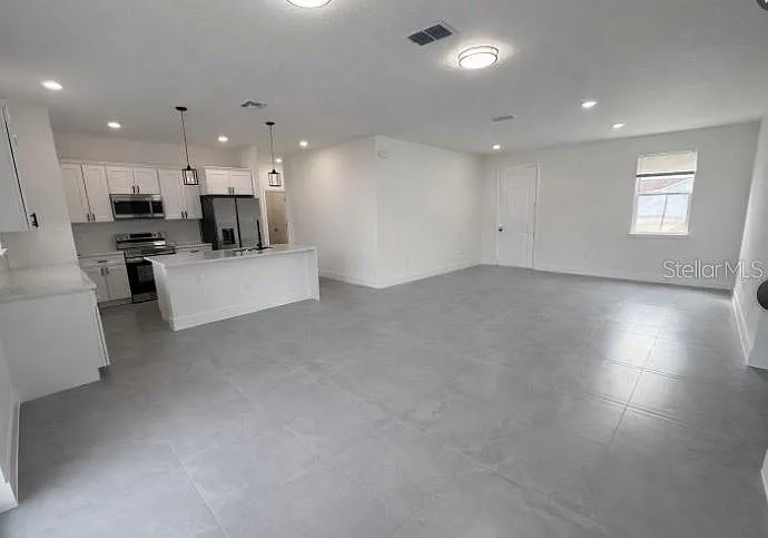 4 bed, 3.0 bath, 1896 sqft, $2,100 — Photo 3