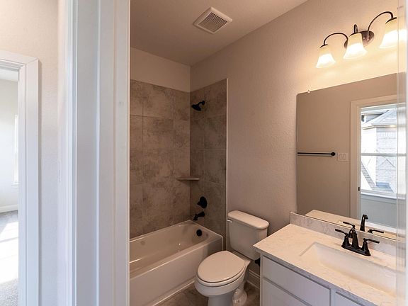 3rd image of 7904 Ashwood Ln