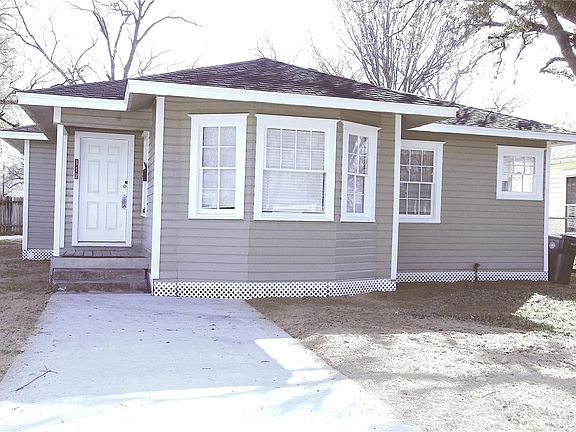 3rd image of 412 Live Oak St