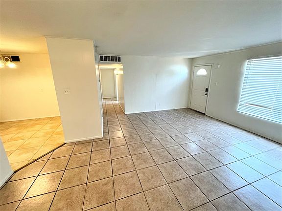 4th image of 5001 W Mackenzie Dr