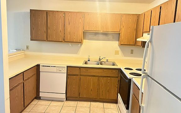 4th image of 1530 S 116th St APT A