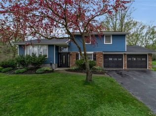 4856 Middleton Dr, Lockport, NY 14094