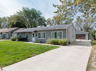 504 Country Ln, Streamwood, IL 60107