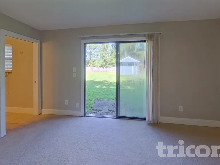 554 Peregrine Ct — Photo 8