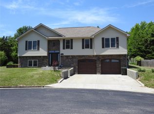 1108 Honeysuckle Ln, Rolla, MO 65401