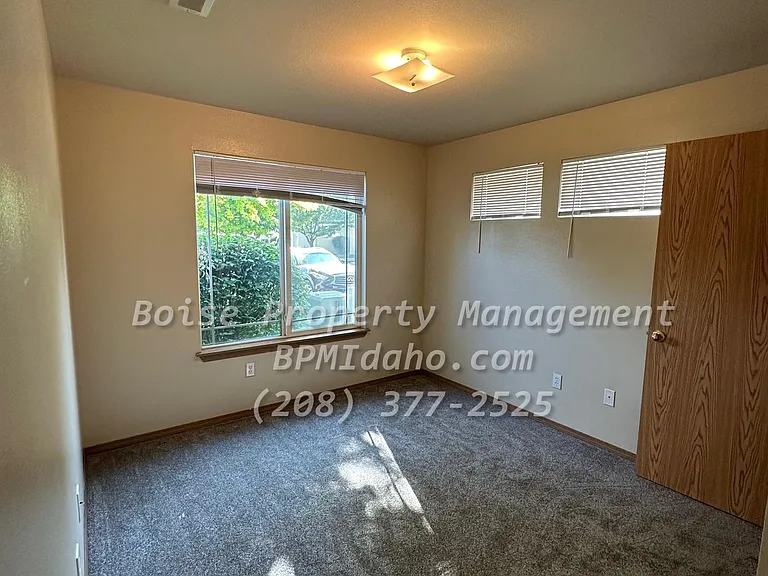 1805 E Overland Rd #19 — Photo 6