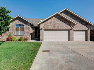 885 W Chestnut Bend Cir, Nixa, MO 65714