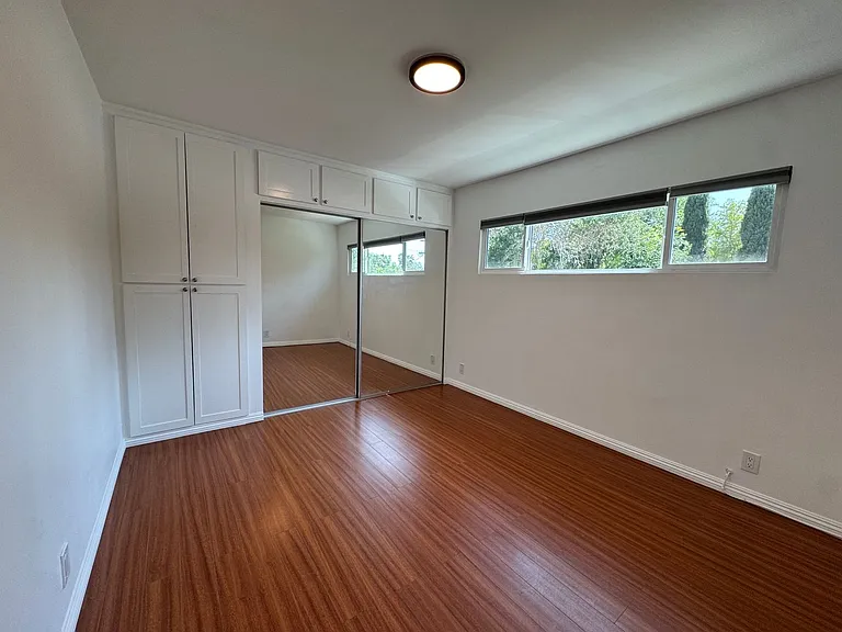 Hollydale — Photo 10