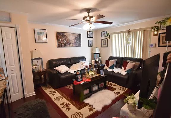 4th image of 10 Abbey Ct