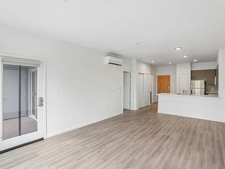 The 72nd Apartments — Photo 44