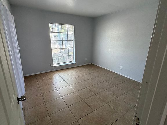 3rd image of 5935 Fairgreen St