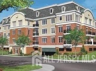 6406 Fernandez Ct, Parlin, NJ 08859