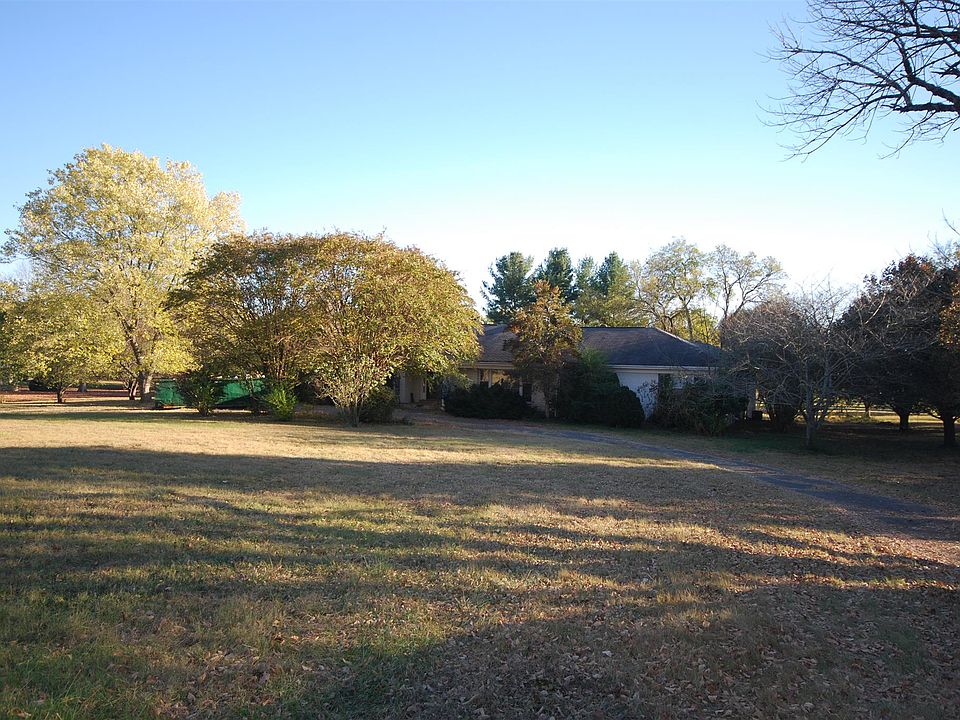 1st image of 409 W Hillwood Dr