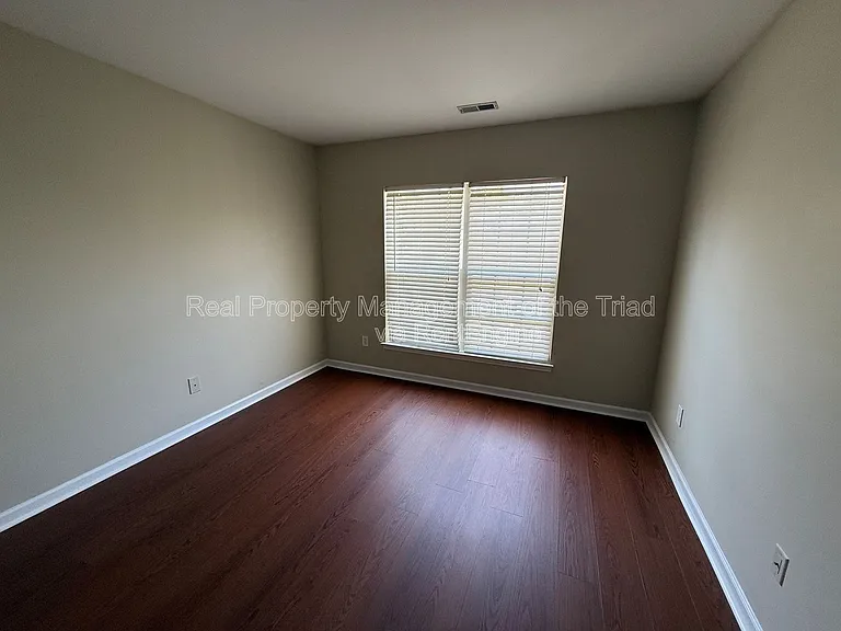3930 Fountain Village Cir — Photo 10
