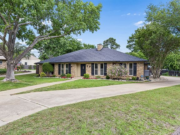 2nd image of 5 Heritage Ct