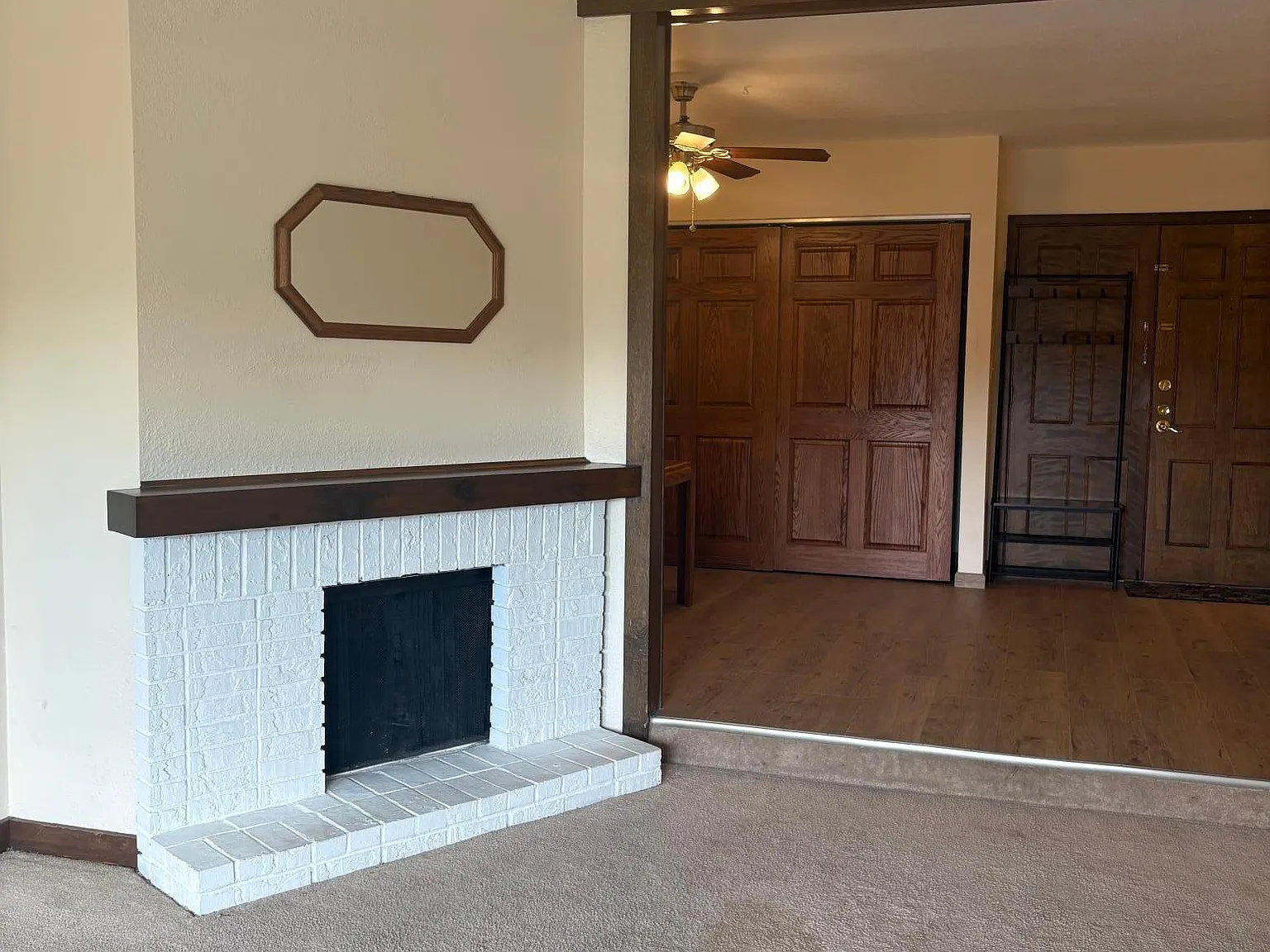 2 bed, 1.0 bath, 903 sqft, $1,650 — Photo 2