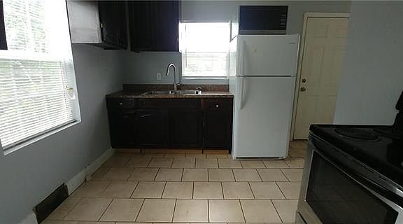 5th image of 9500 Charlotte St