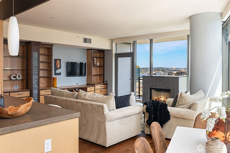 3rd image of 820 Blanchard Street #1605