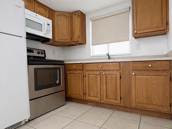 5th image of 623 NE 2nd St #2