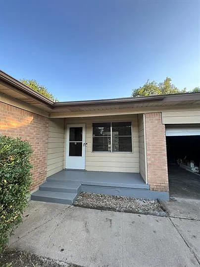 1402 Missouri Ave — Photo 2