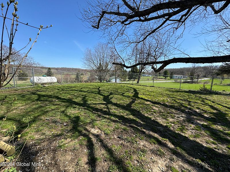 3rd image of 239 Pumpkin Hook Road