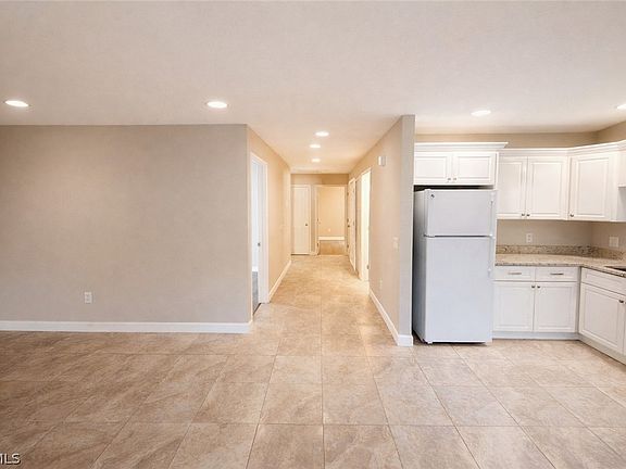 5th image of 4708 Golfview Blvd