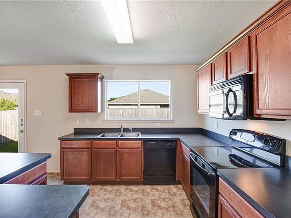 2nd image of 2022 Pine Knot Dr