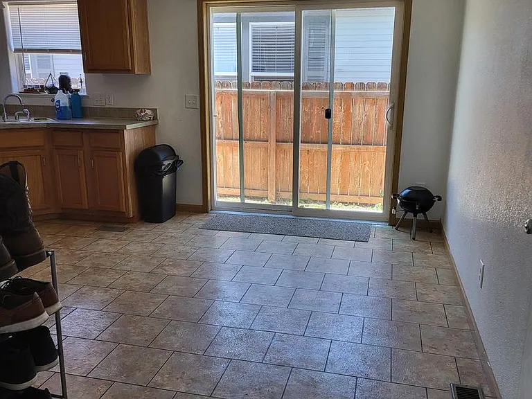 1756 Truman St — Photo 4