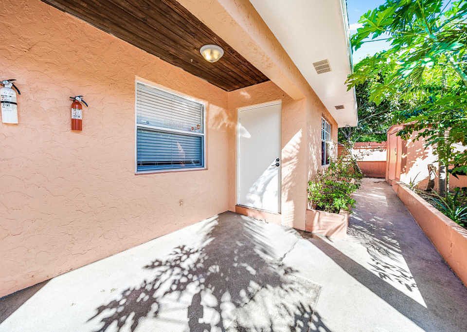1st image of 614 Highland Ave #1