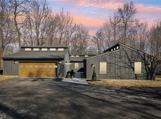 38889 Berkeley Ave, Moreland Hills, OH