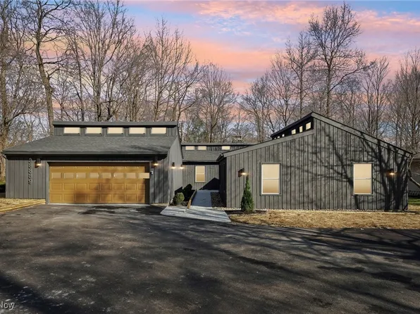 38889 Berkeley Ave, Moreland Hills, OH 44022