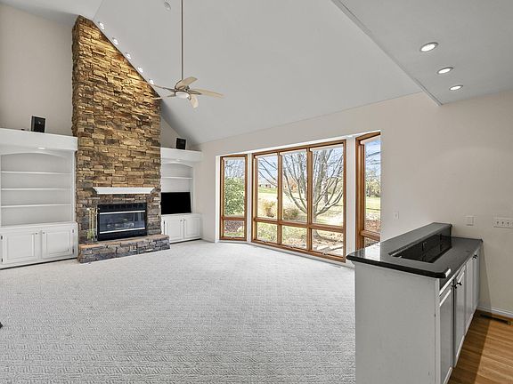5th image of 569 Winter Hill Ln