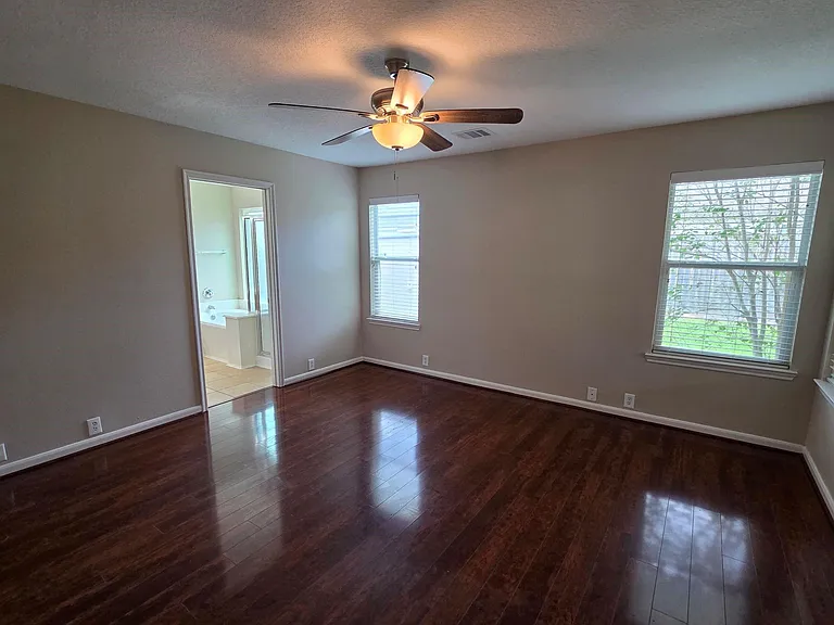 4702 Pin Oak Creek Ln — Photo 16