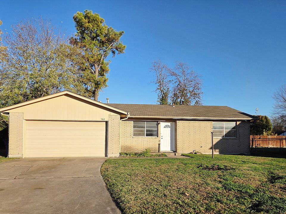 1st image of 3609 S 115th Ave E