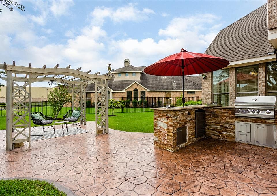 1st image of 4823 Loggia Ln
