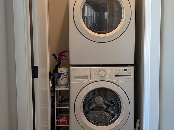 5th image of 425 NE Greeley Ave Unit 2